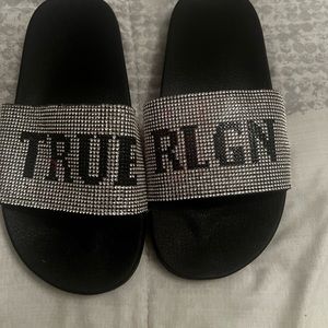 Brand new TRUE RELIGION SLIDES